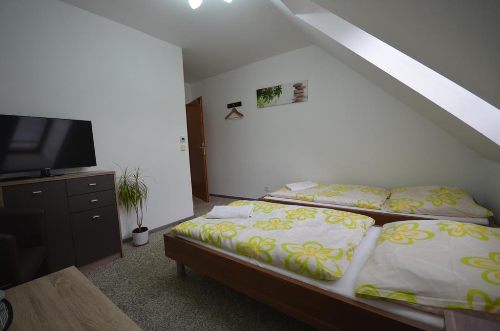 On Air Hotel Ostopovice Екстериор снимка