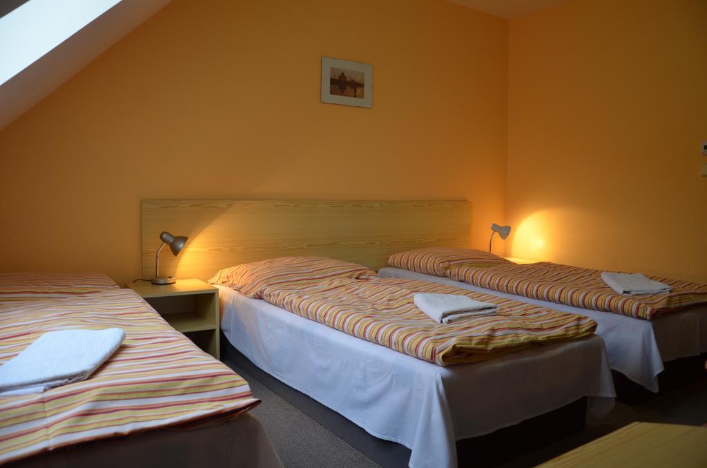 On Air Hotel Ostopovice Екстериор снимка